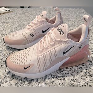 Women’s Nike Air Max 270 Sneakers- size 8